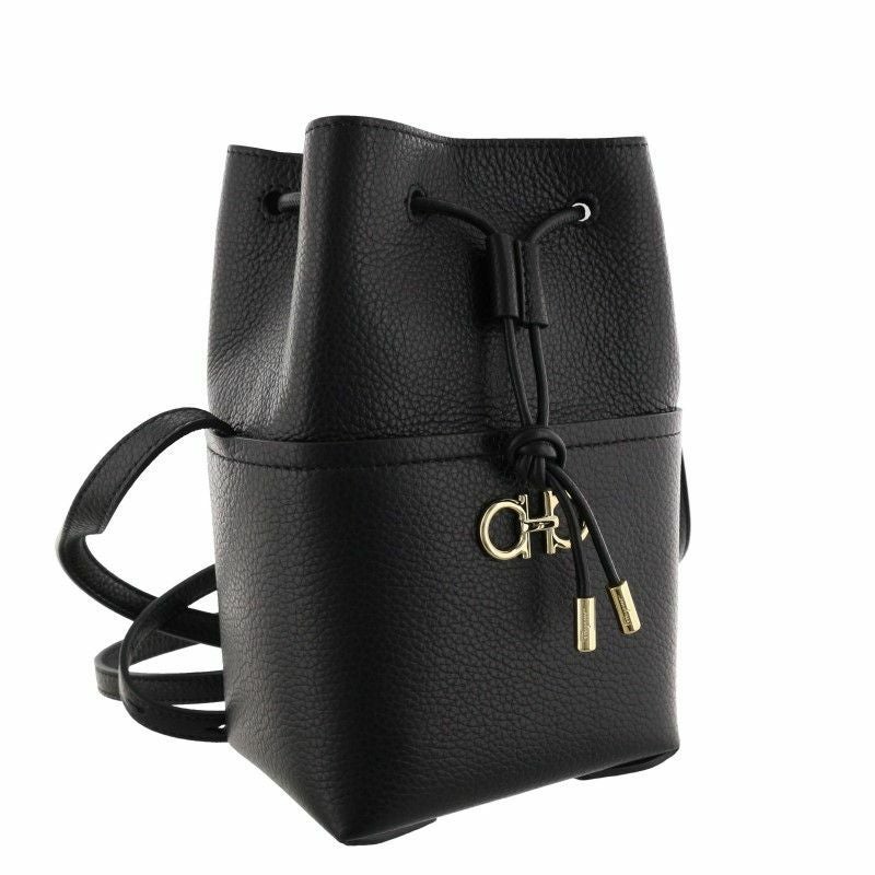 未使用に近い　美品　希少　フェラガモ　VIVA ブラックエナメル　７D 箱付き フェラガモ Ferragamo ショルダーバッグ レディース VIVA MINI BAG