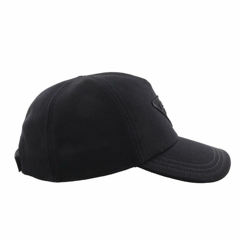 プラダ　ブラックキャップ L PRADA (プラダ) Re-Nylon エナメルメタルロゴ ベースボールキャップ