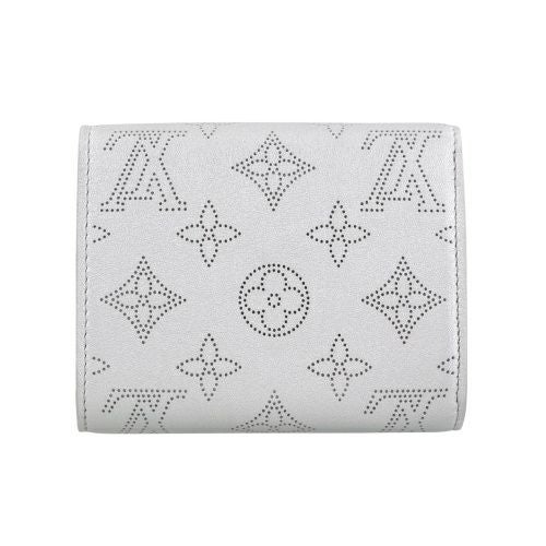 ルイヴィトン 二つ折り財布 マヒナ ポルトフォイユ・イリス コンパクト シルバー LOUIS VUITTON M26706