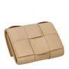 ボッテガヴェネタ 三つ折り財布 レディース マキシイントレチャート MAXI INTRECCIAT ベージュ BOTTEGA VENETA 651372 V3UO1 2700